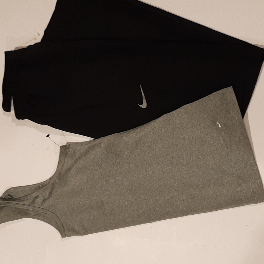 NWOT Women's Nike Dri-Fit Running Pants With Zipper Ankle Size S